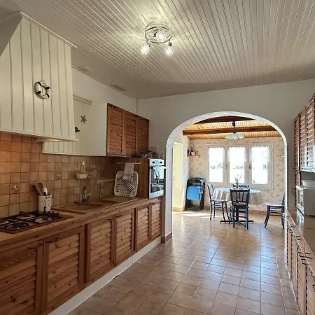 Maison De Plain-pied Avec Cour Privee, Proche De Luzeronde - Fr-1-224b-198 Holiday home