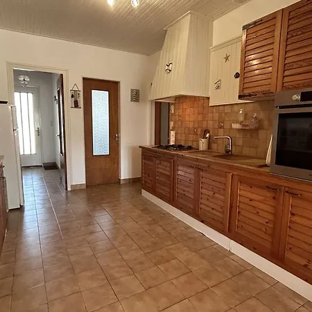 Holiday home Maison De Plain-pied Avec Cour Privee, Proche De Luzeronde - Fr-1-224b-198