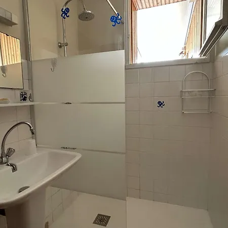 Maison De Plain-pied Avec Cour Privee, Proche De Luzeronde - Fr-1-224b-198