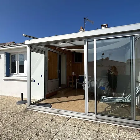 Maison De Plain-pied Avec Cour Privee, Proche De Luzeronde - Fr-1-224b-198 *